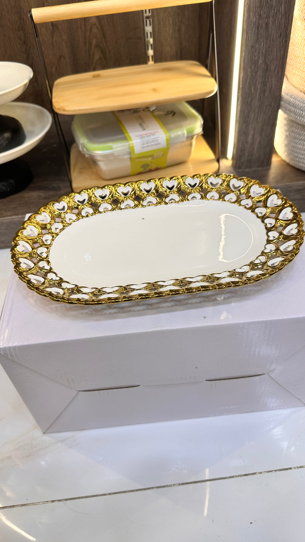 Elegant Oval Gold Heart Lattice Ceramic Serving Platter
