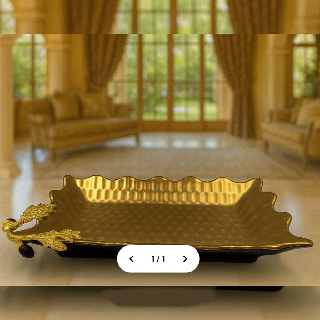 HAMMERED GOLD METAL SERVING TRAY