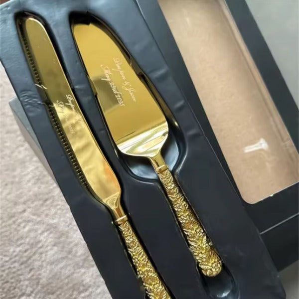 Cake knife and lifter set